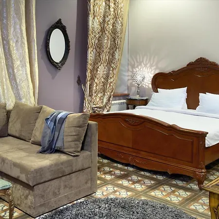 Theatre Boutique 3*