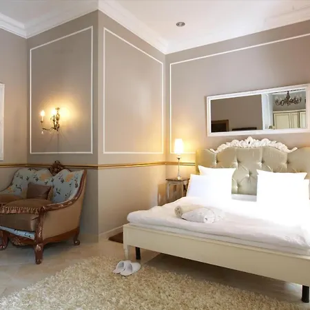 Апарт-готель Theatre Boutique 3*