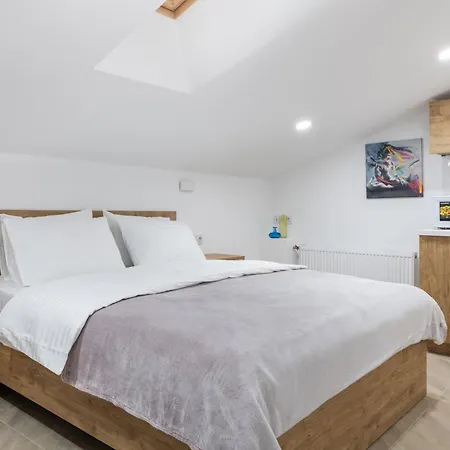 Theatre Boutique Apartahotel 3*